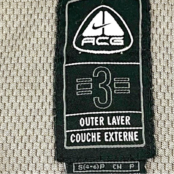 NIKE ACG 3 WomensOuter Layer Quilted Convertible Vest /Jacket size S (4-6) - Picture 15 of 15